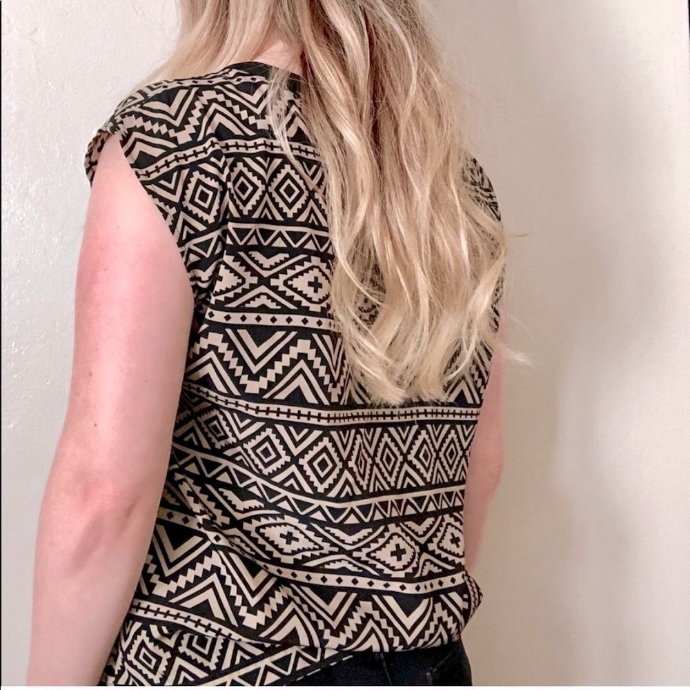 Forever 21 // Aztec top - Picture 2 of 7